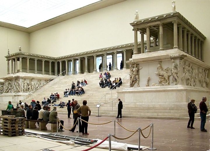 Pergamon-Altar-1